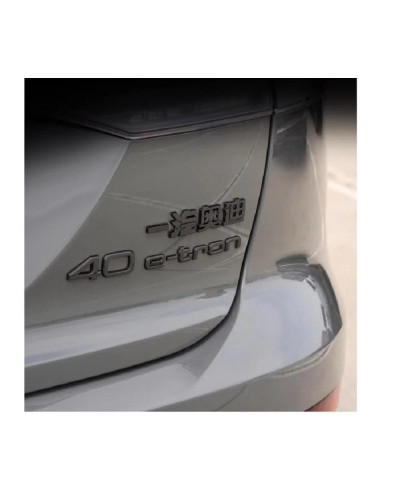 Emblemas de insignia de letras de maletero negro brillante para Audi Q2, Q2L, Q3, Q4, Q5, Q6, Q7, Q8, Q8L, 30, 35, 40, 45, 55, e